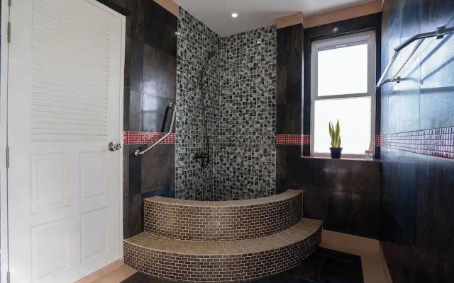 Luxurious 5-bedroom Pool Villa in Heart of Patong, Phuket