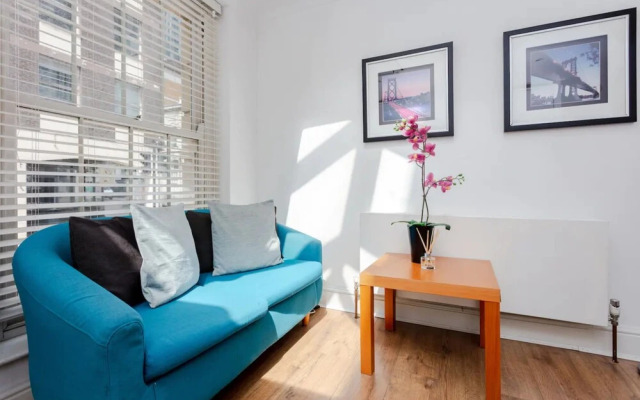 Airy Studio Apartment in Vibrant East London