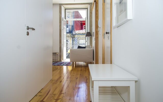 Liiiving in Porto-Blue Flower Apartment