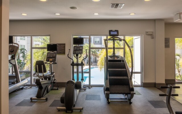 SoHo 1 BR with Balcony by Frontdesk