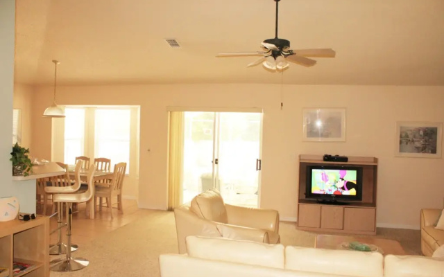 PCE326PD - 3 beds pool home - Privacy fence