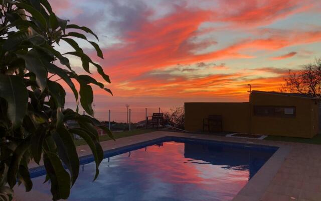 Con Piscina, Vistas, WiFi, AC y Calefacción