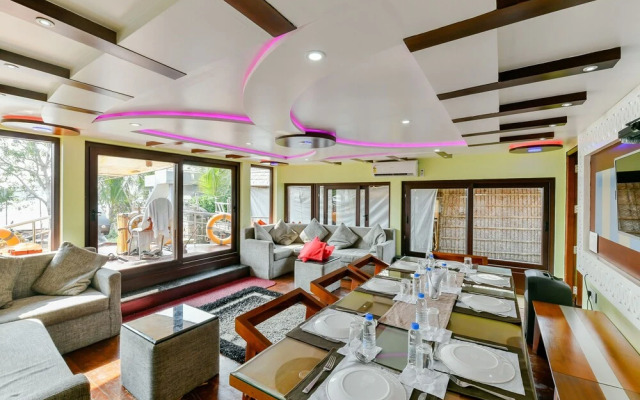 OYO 22759 Houseboat Luxury Smart Gold 6 BHK
