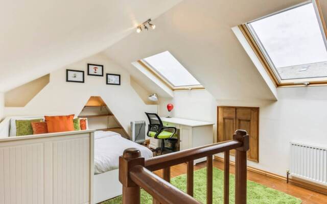 Cosy, Quirky 3 Bed Home In Queen's Park