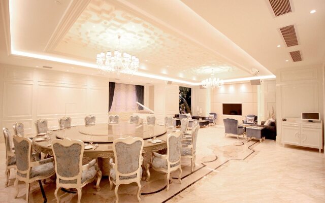 Lake Piedmont International Hotel