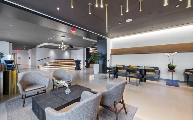 Luxury PH 51st Floor City Views