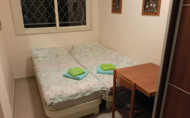 3 Stairs Only to Cozy Flat on Hillel st
