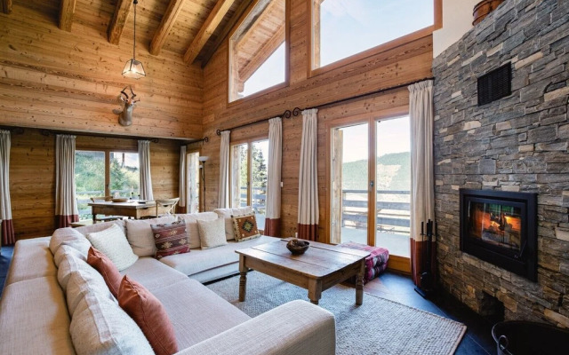Authentic Swiss Spa Chalet Hot Tub & Sauna