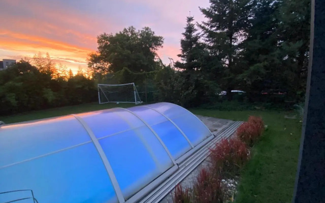 Pool & Lake Holiday Home