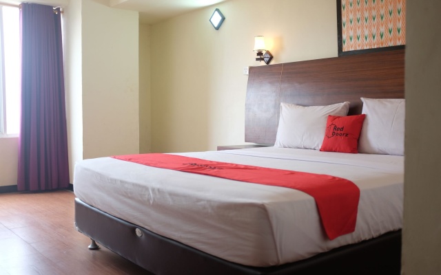 RedDoorz Plus near Senen – Guest Rooms – Jakarta