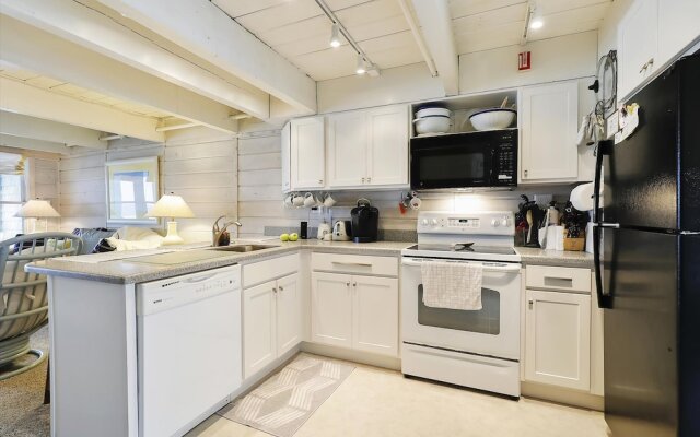 Atlantic Watergate #17 by Long & Foster