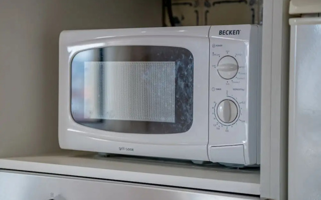 House and People - Rotunda do Caires