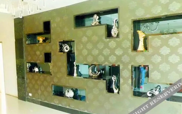 Wolong Holiday Hotel ( Xiangyang Gulongzhong Visitor Center)