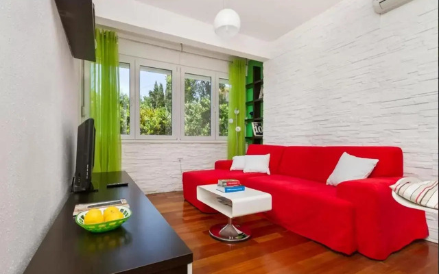 Apartment Put Meja