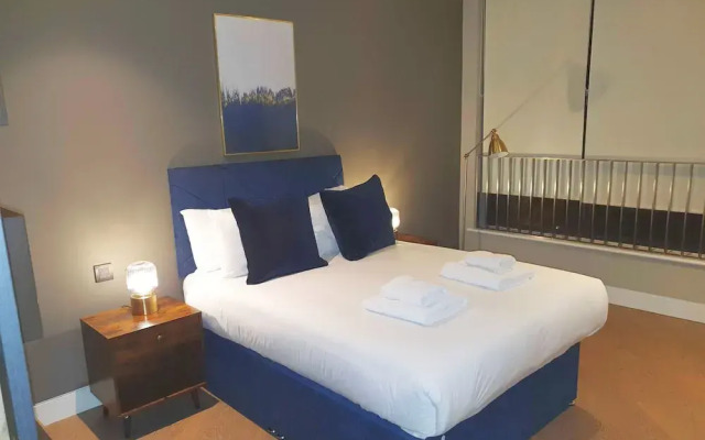 Soho Living 2-Bedroom Apartment in Soho