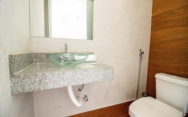 Linda casa c/piscina a beira mar AJA017