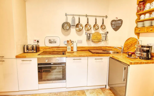 Ghar Homes - Bath Large Family Home