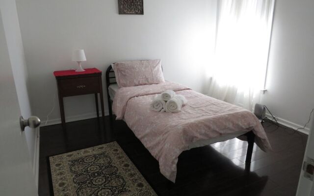 Comfortable Residence in Toronto