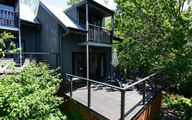 Cloudsong Chalet 4 - Close to the village centre!