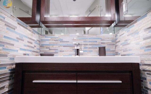 Alexander 1419 3 Bedroom Apts by RedAwning