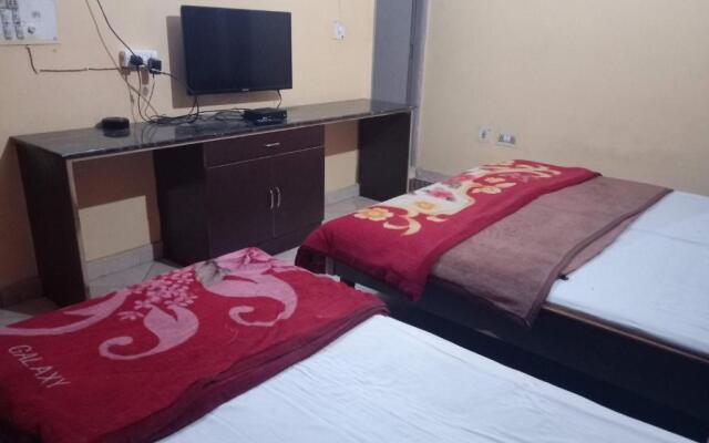 Yash Guest House 01 Minute Walk in Nizamuddin Railway Station