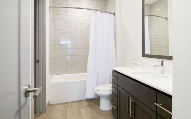 Lovely Midtown Suites by Sonder