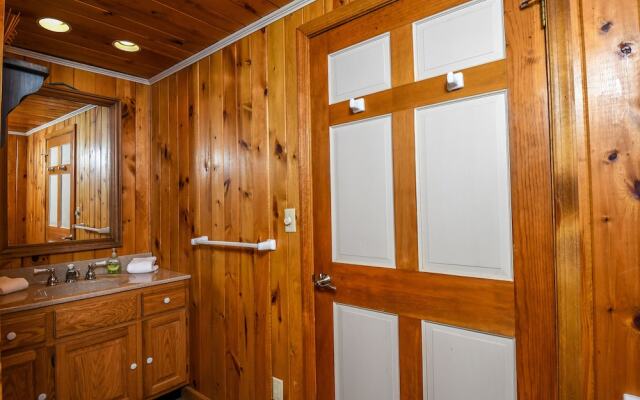 Oakleaf Lodge Holiday Home