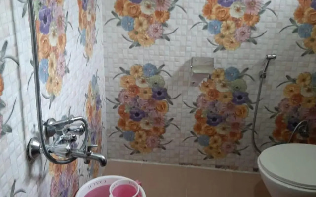 Red Pine Guest House (Indians Only)