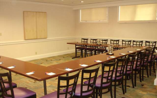 Hampton Inn & Suites Stamford