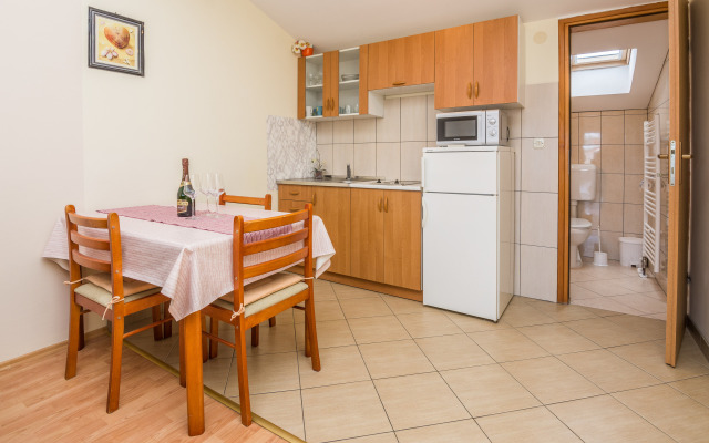 Beachfront Apartment Mira 3