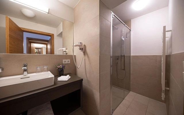 Lakeside-Luxury Apartments