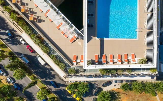 Divani Caravel Hotel