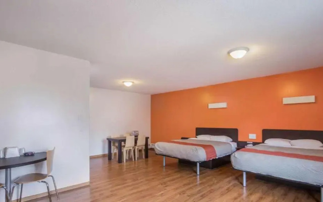 Motel 6-Camrose, AB
