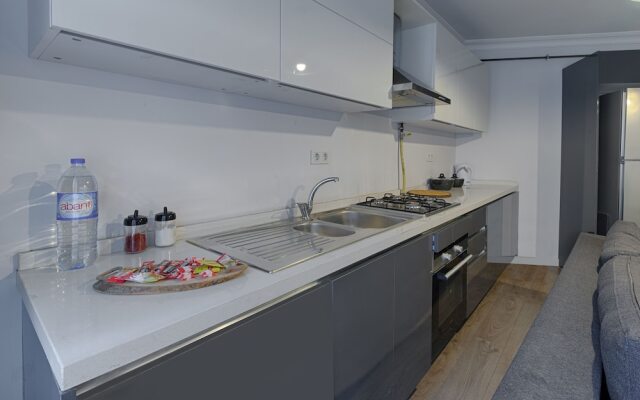 Gorgeous Central 2BR Condo w City Views