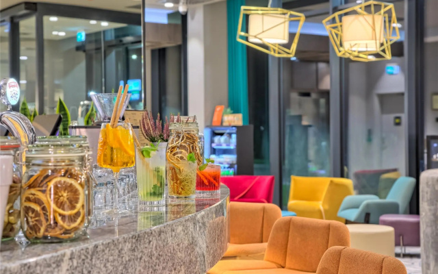 Hampton by Hilton Krakow Airport - Image 2