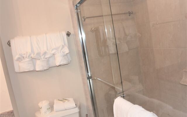 Jamaica Royale 301 - 2 Br Condo