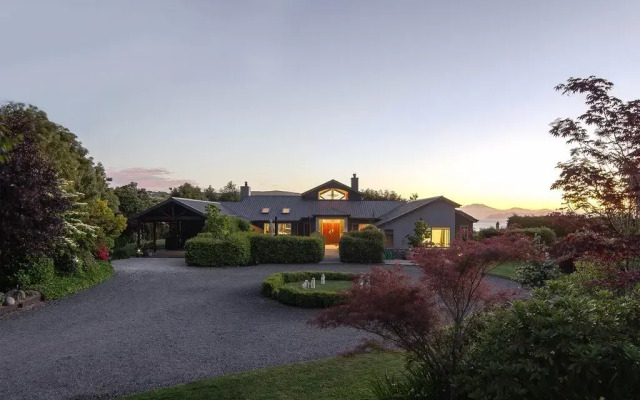 Ruru Lodge Bed And Breakfast