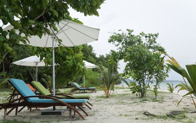 Sandyy Wavess Beach Resort