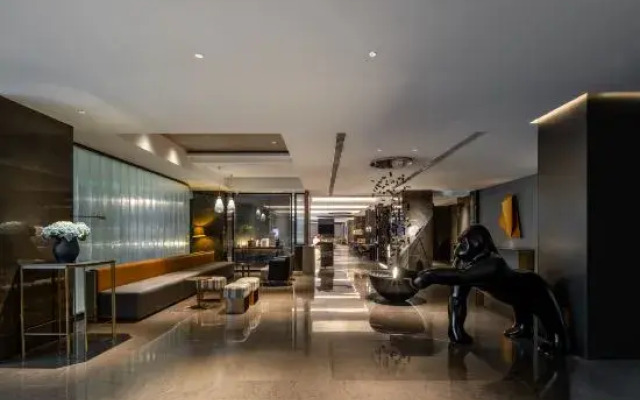 Holz Curio Hotel