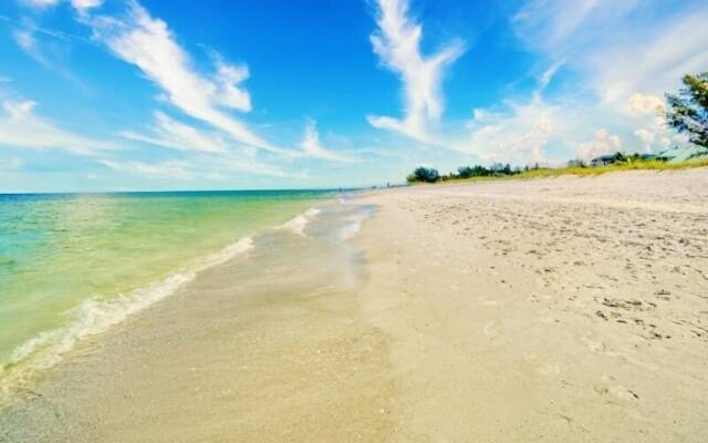 Little Current 3 Bedroom Home by RedAwning