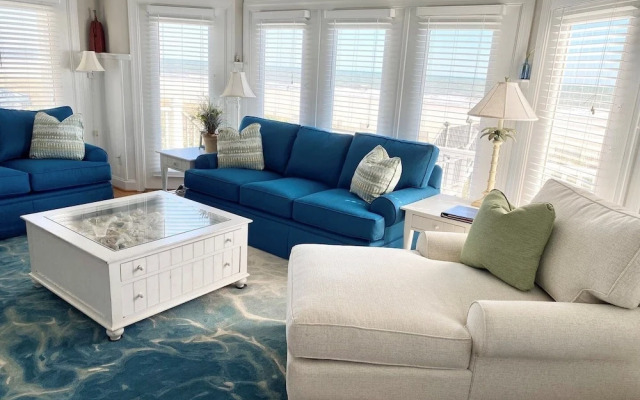 Sweet Dreams Private  4 Bedroom Home by RedAwning