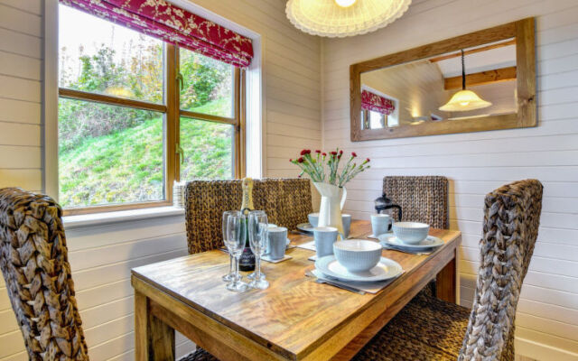 Holiday Home Uwch y Castell