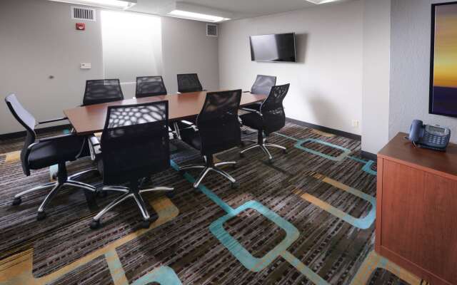 Hampton Inn & Suites North Dallas Central Expy