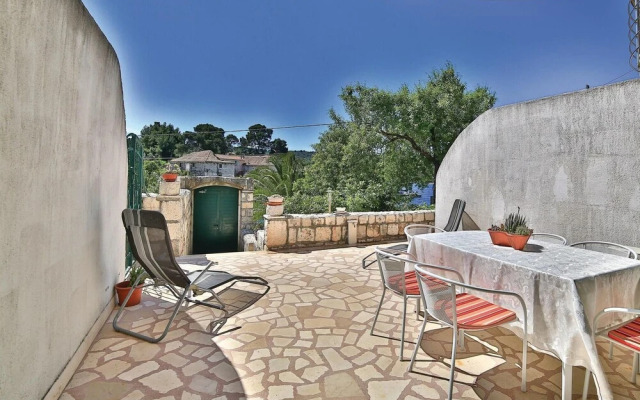 Amazing Home in Drvenik Veliki With 2 Bedrooms