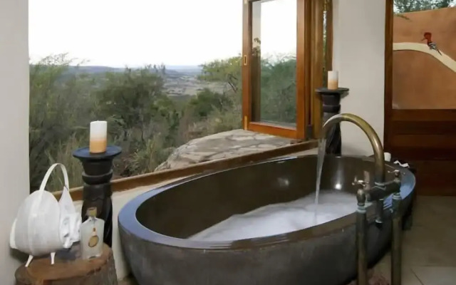 Umzolozolo Private Safari Lodge