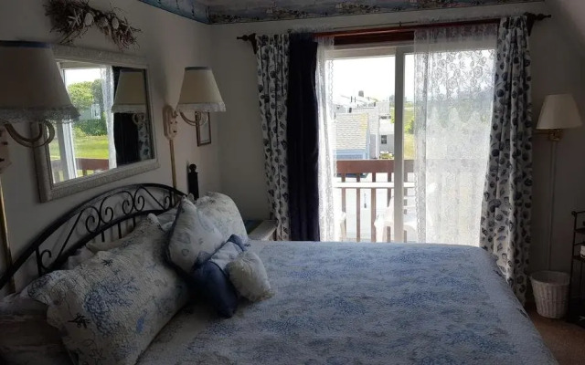 A Cape Cod Ocean Manor Inn