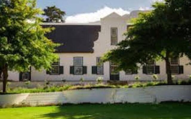 The Paragon KAHLÚA Modern Open Plan Centrally Located