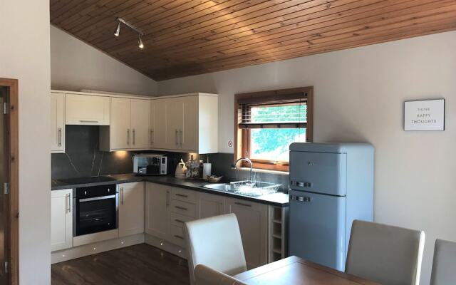 Douglas Fir Lodge With Hot Tub Near Cupar, Fife