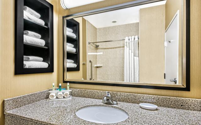 Holiday Inn Express & Suites Cotulla by IHG