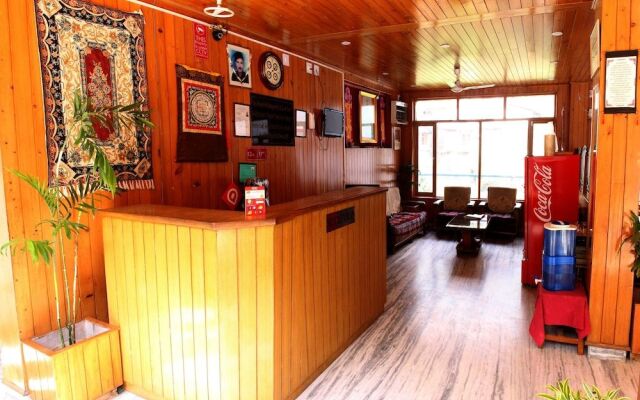 OYO 9648 Hotel Morainic Hills